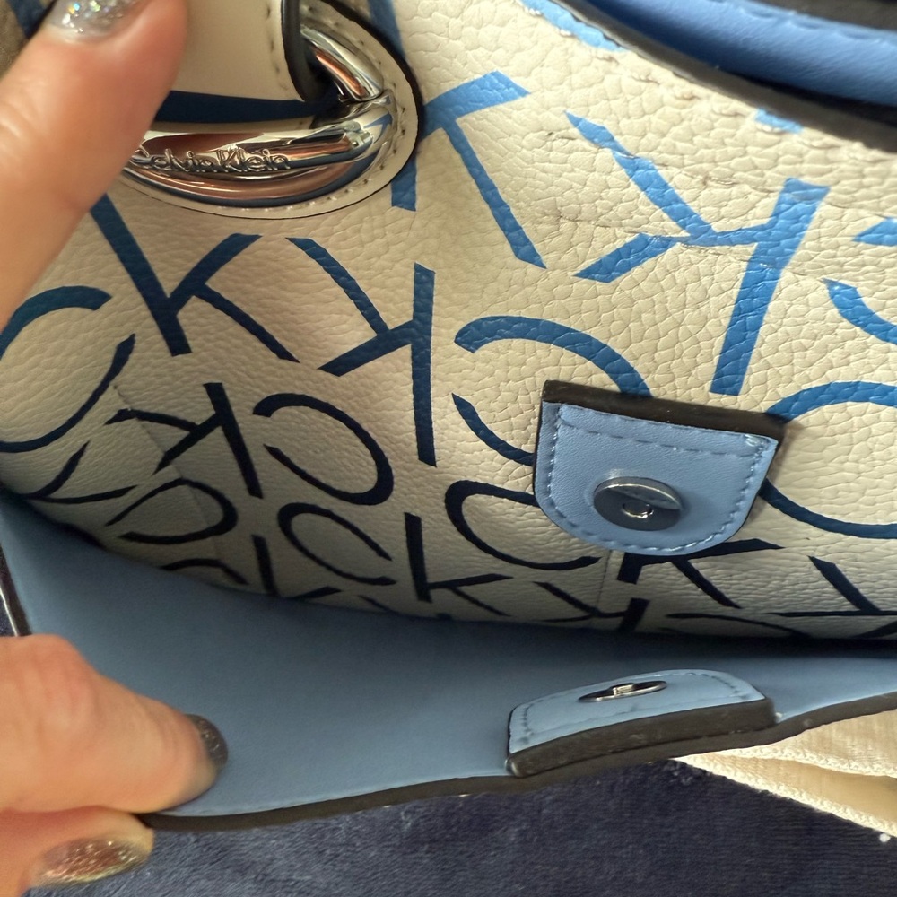 Calvin Klein White and Blue Geometric Tote Bag - Picture 7 of 9